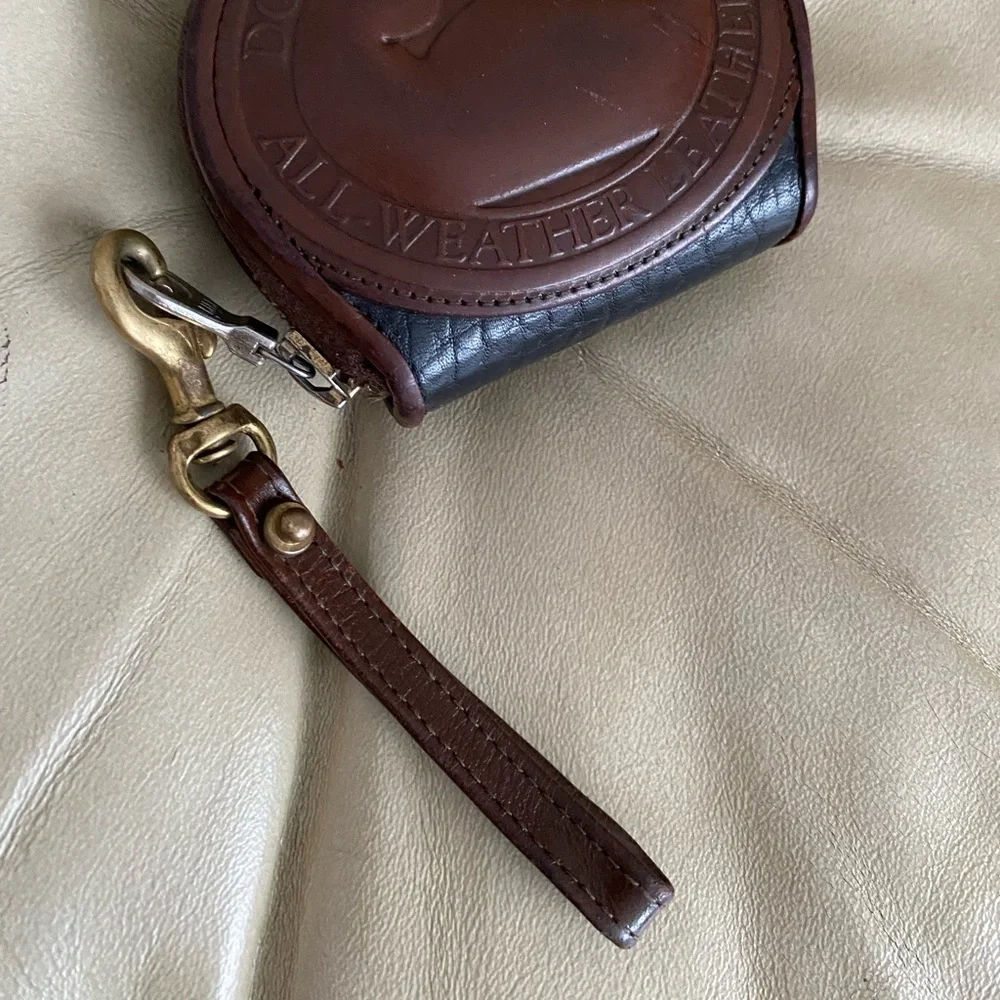 Vintage Dooney & Bourke Big Duck Circle Zip Coin Wallet AWL Leather - Picture 4 of 13